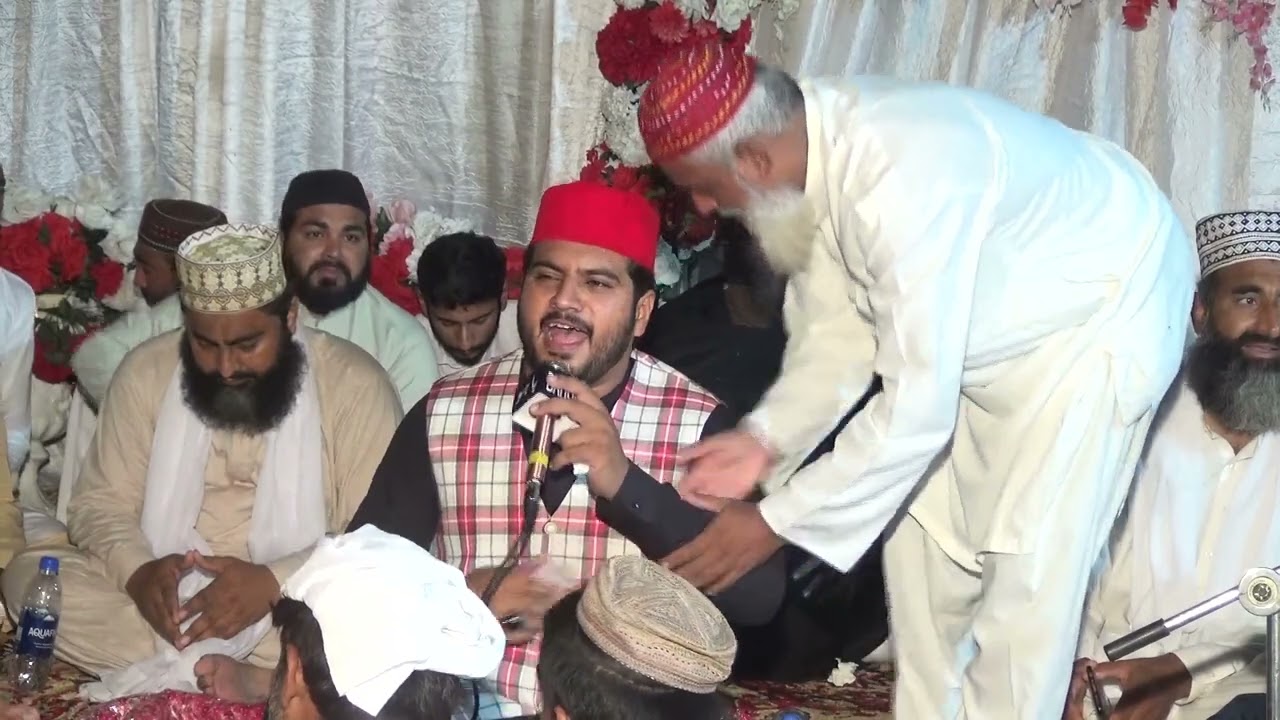 Jadu ve jawe Hawa Madeny Nabi nu mera slam dewe Shafaqat Ali Fareedi. Bahoo Sound 32 pull03005641379