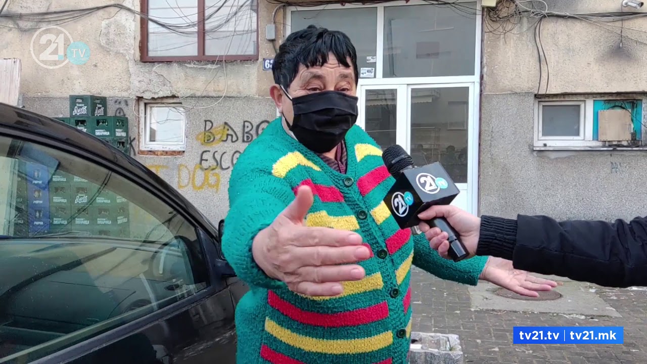 КИЧЕВО, ХАОС НА УЛИЦАТА 11 ОКТОМВРИ, ЖИТЕЛИТЕ НА МАКА СО ПАРКИРАНИТЕ АВТОМОБИЛИ КОИ СЕ НАСЕКАДЕ