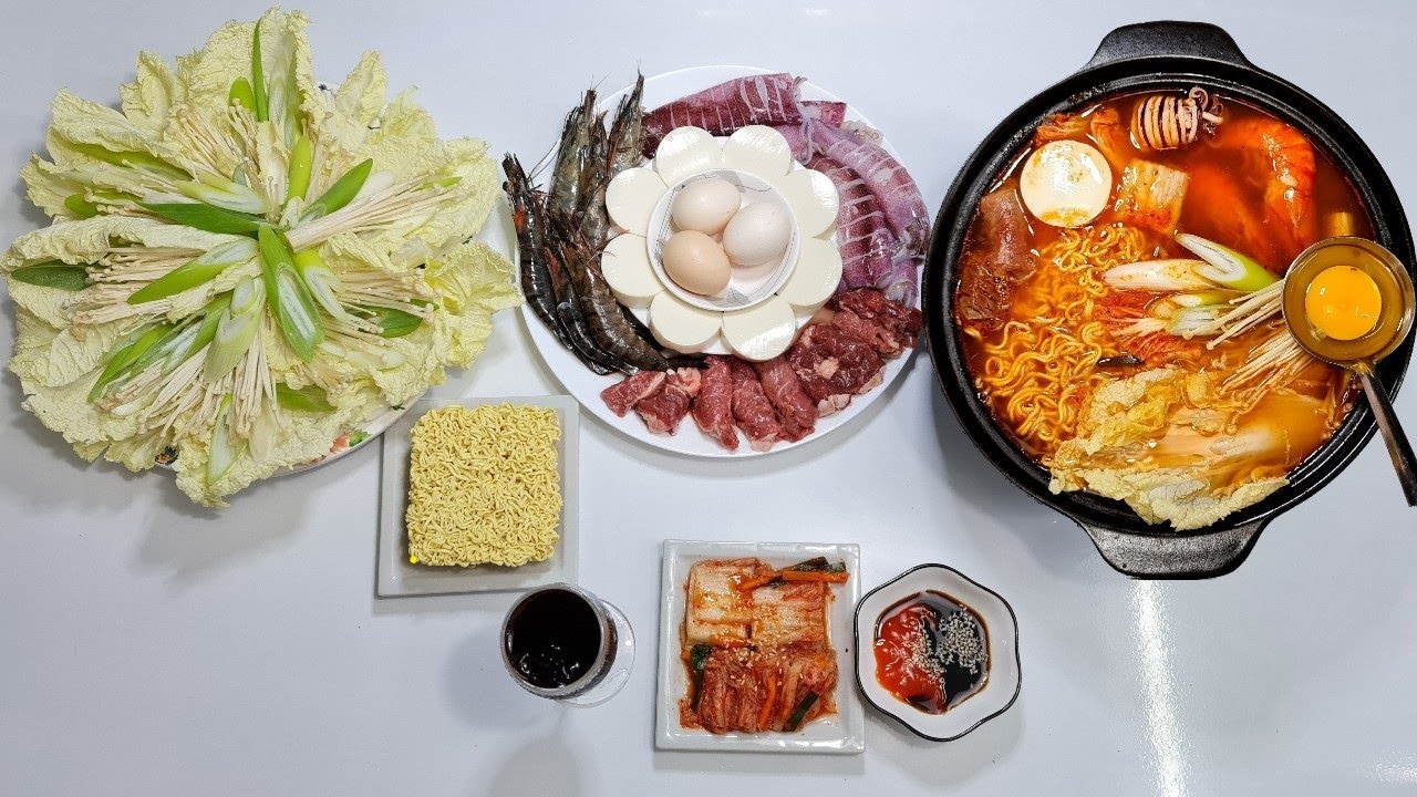 Cách nấu lẩu kim chi siêu nhanh và đơn giản, thơm ngon vô cùng