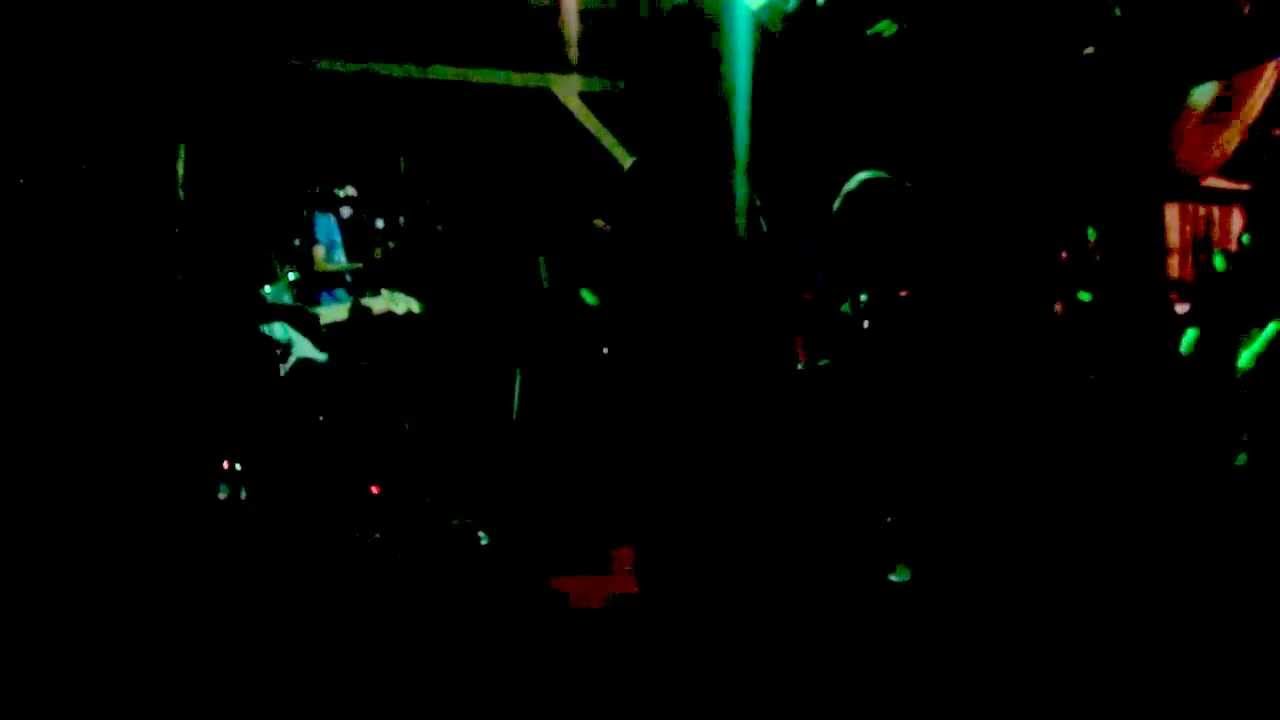 "Nyanbang" Joe Mellow Mood at Sama Sama reggae bar in Trawangan (Lombok, Indonésie) - Balisolo
