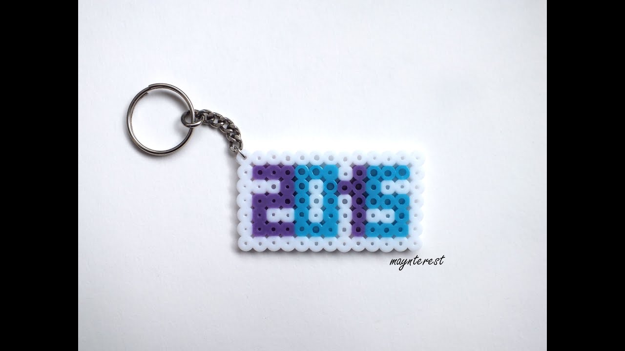 LLAVERO con AÑO de hama beads (perler beads)