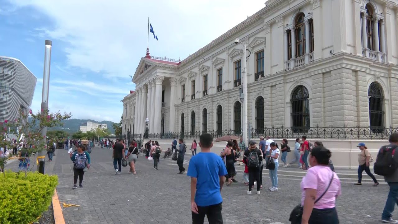 Visita de turistas al centro histórico