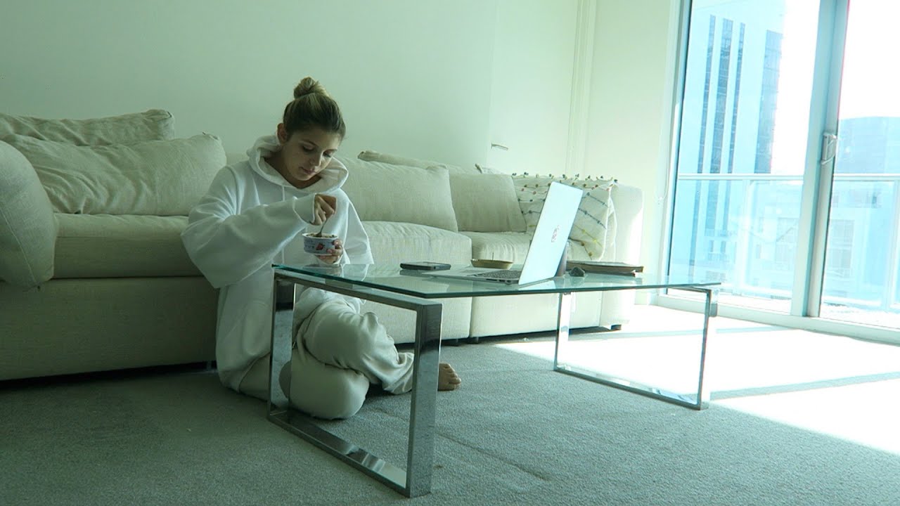 minhas manhãs morando sozinha em Miami + me preparando p facul de moda
