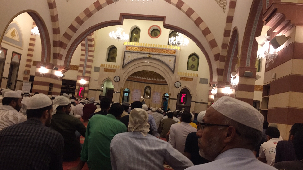Live! Dr.MAH Azhari @Zarouni Masjid Dubai #Ramadan2017