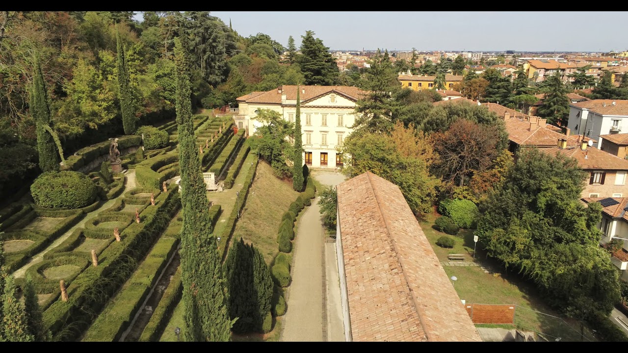 Memoriale alle Donne cadute nella Resistenza. Bologna parco di villa Spada in volo
