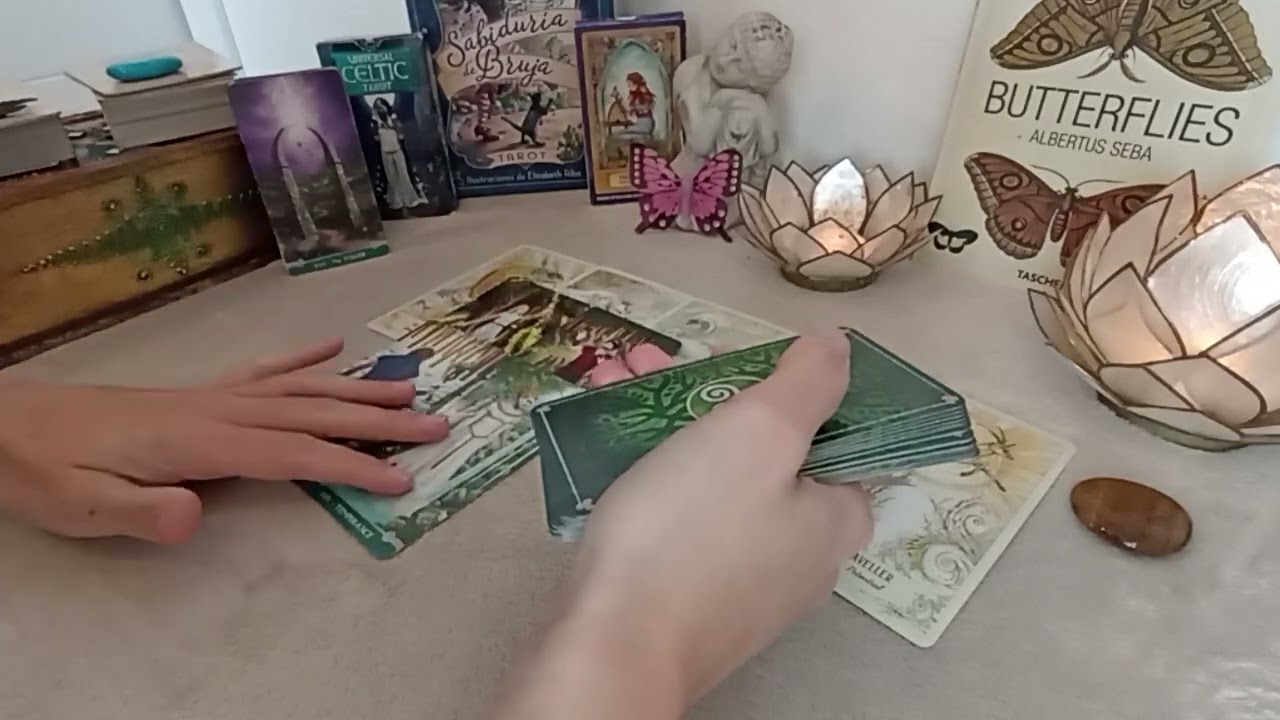 ✨🦋¿Qué piensa, qué siente? ¿Qué hará?🦋✨ Tarot interactivo