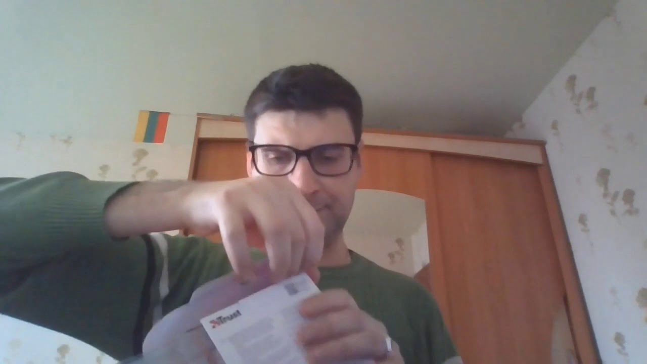 pragaro karalius ispakuoja ausines