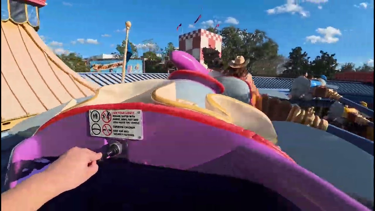 Riding Dumbo the Elephant Spinner Inside POV @Disney 