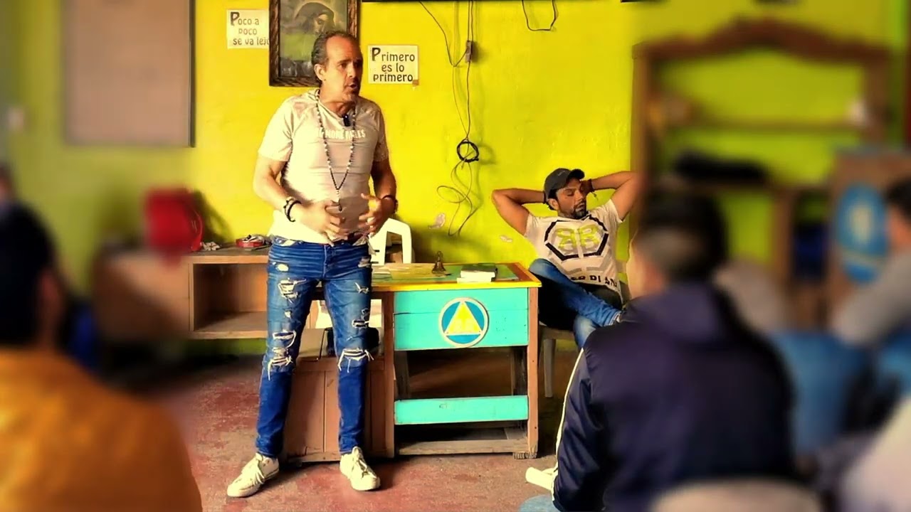 Conferencia sobre adicciones del equipo de CREI