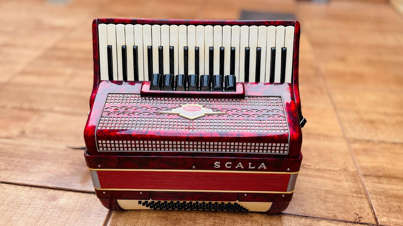 (Vendido )Acordeon Scala 80 Baixos leve som alto