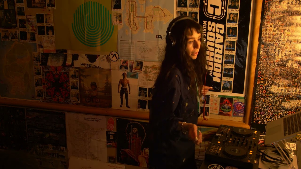 Acid, electro, and more from Girl Blunt | Carbon Sound