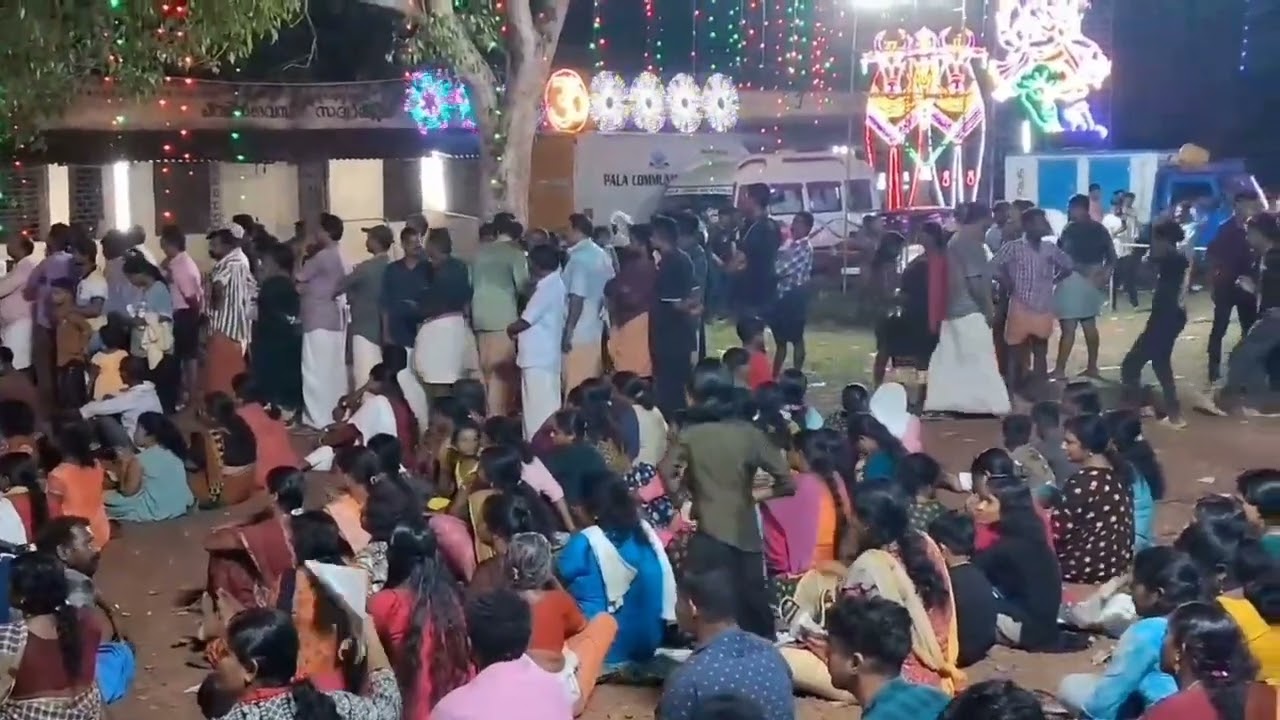 ചിറക്കൽ ക്ഷേത്രത്തിൽ തന്റെ ഇഷ്ട തമിഴ് ഗാനങ്ങൾക്ക് ആരെയും അത്ഭുതപെടുത്തുന്ന രീതിയിൽ ചുവടു വച്ചപ്പോൾ