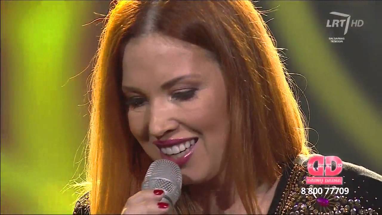 Atlikėja Gintarė Karaliūnaitė atliko dainą „Mano lūpos“