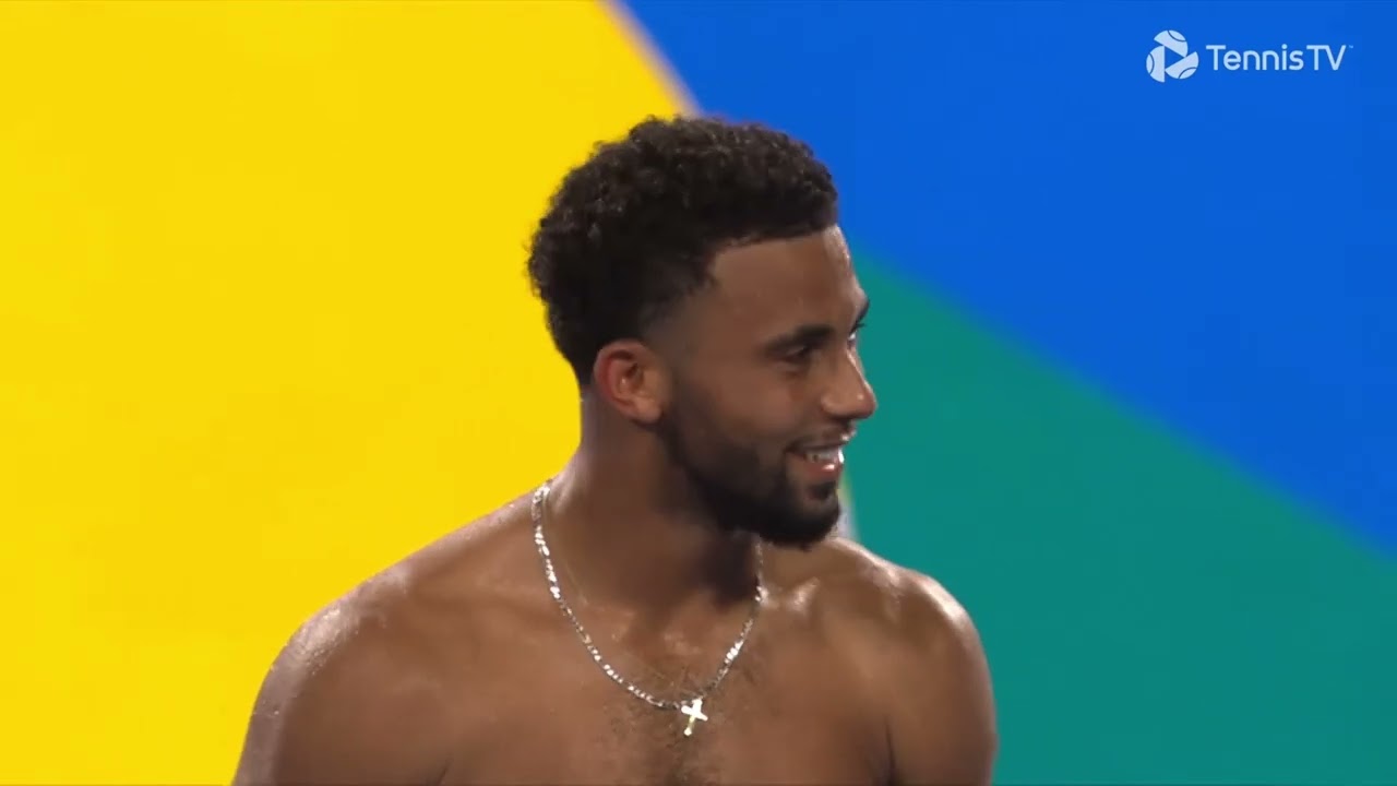 Arthur Fils shirtless in Tokyo