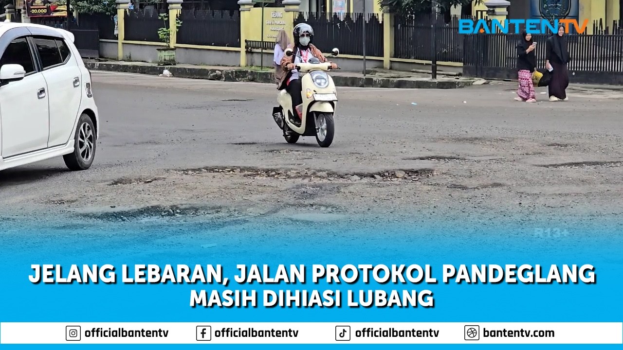JELANG LEBARAN, JALAN PROTOKOL PANDEGLANG MASIH DIHIASI LUBANG
