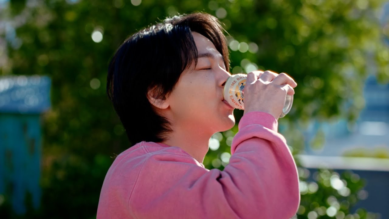 中村倫也、16年来の付き合い・堤真一とCM初共演！“お肉に興味津々”な撮影前のお茶面な姿も！？　キリンビール新TVCM＆メイキング