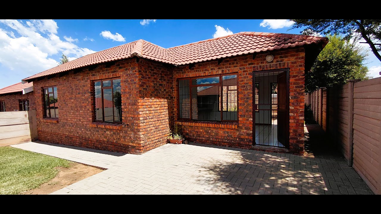 🏡 Townhouse for Sale in Langenhovenpark