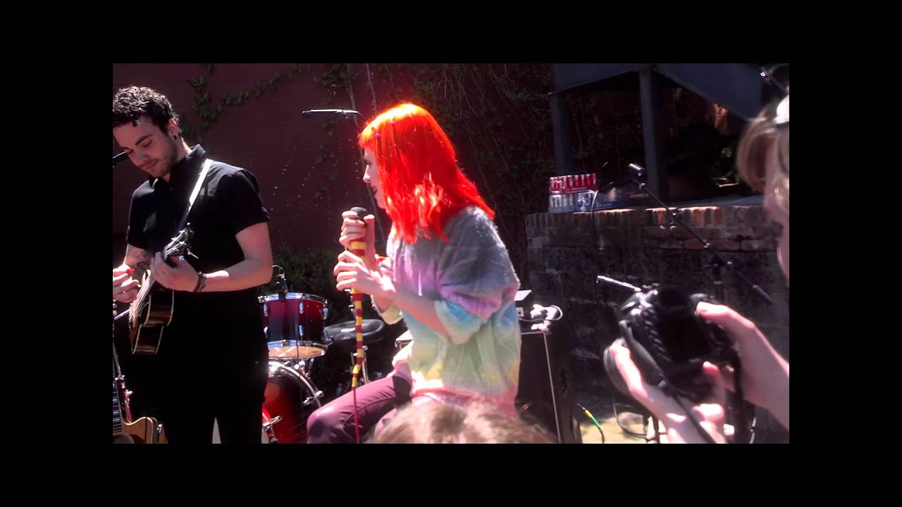 PARAMORE- INTERLUDES: IM NOT ANGRY ANYMORE & HOLIDAY