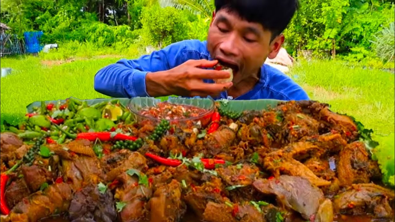 ไก่ใต้น้ำสูตรเด็ดเผ็ดจัดจ้านแกล้มผักสดแซ่บคักอีหลีครับพี่น้องMUKBANG EATING SHOW/โก้อีสานพาแดก