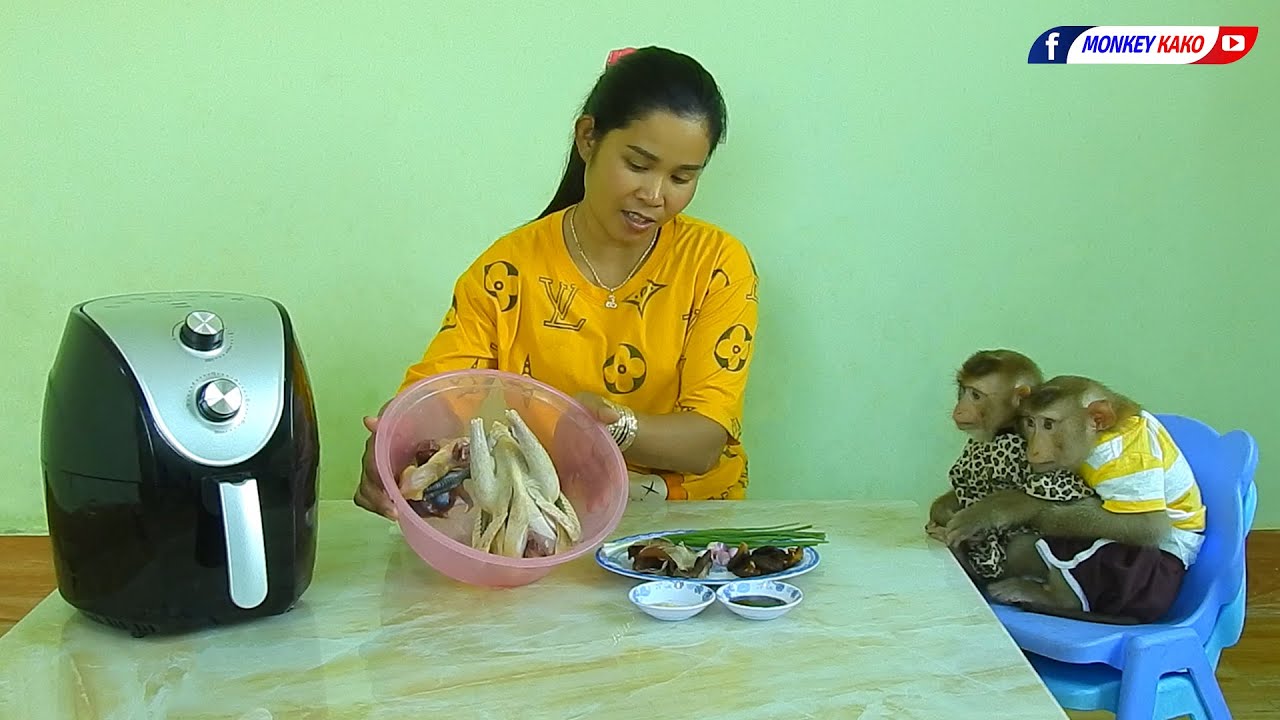 Master Chef Monkey Kako With Luna Make Fried Chicken Very Delicious