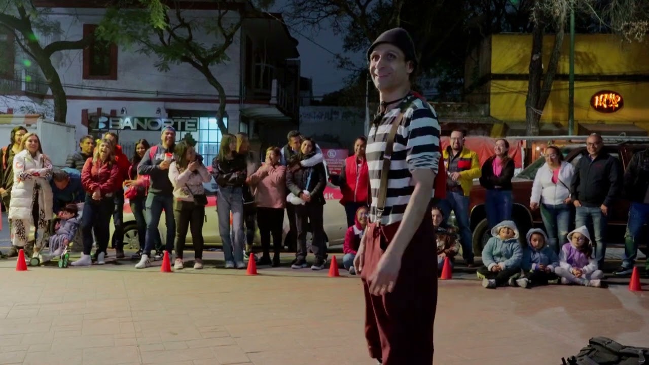 Payasos y Mimos en Coyoacan: Juan Ramirez