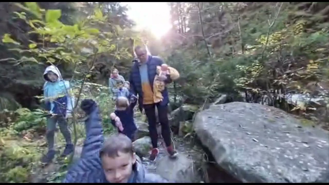 La Cascada Lolaia cu ..Musafirii Surpriza