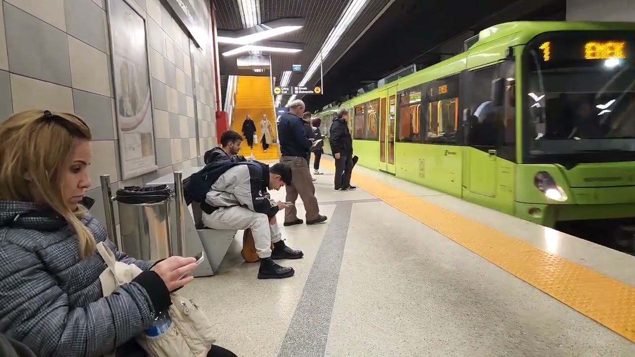 Burulaş BursaRay Bursa Metrosu - Şehreküştü Ulucamii Hanlar B. Metro İstasyonu - Tren Geçiş 2.Çıkışı