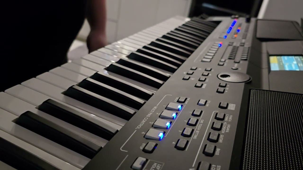 Jurij Szatunow- Bielyje Rozy(Yamaha PSR SX-600) MatiXer cover