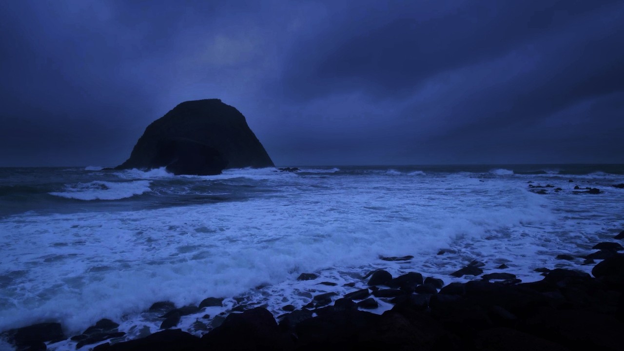 Drift Into Deep Sleep – Dark Ocean Waves Rolling Through the Night ( 10 Hour)