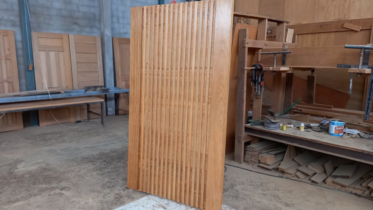 como fazer uma porta de madeira maciça ripada