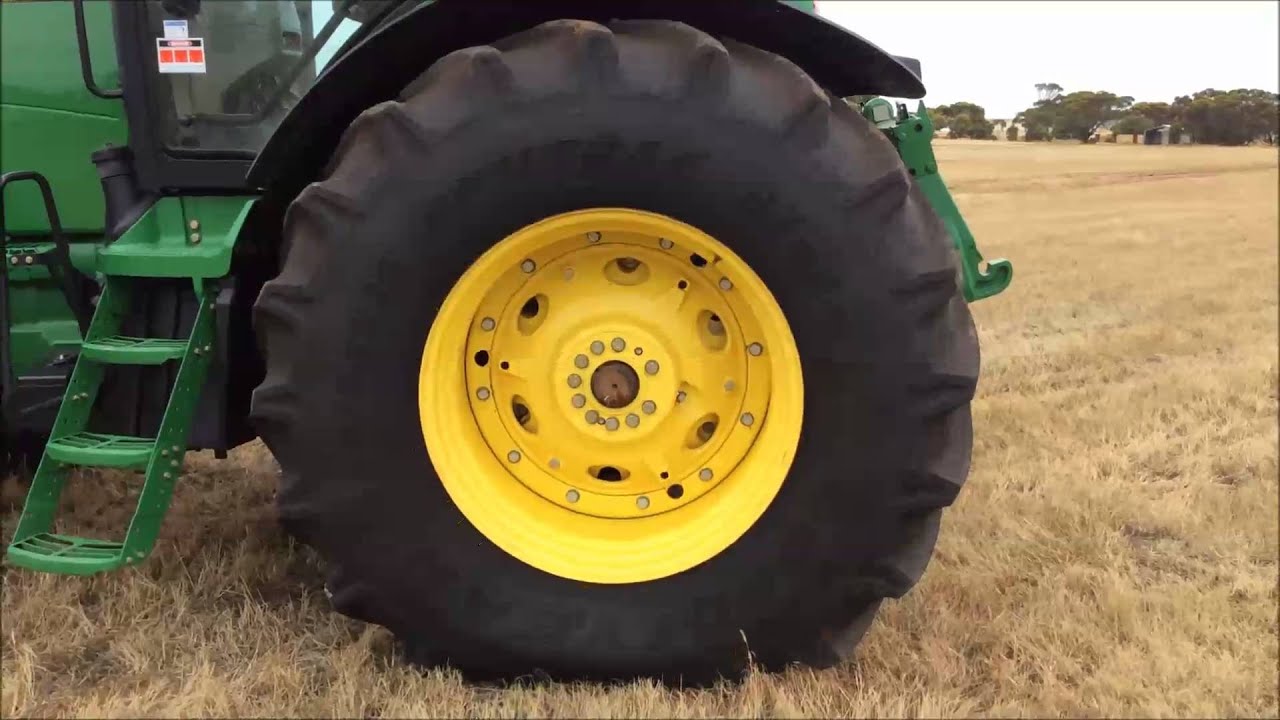 John Deere 8245R