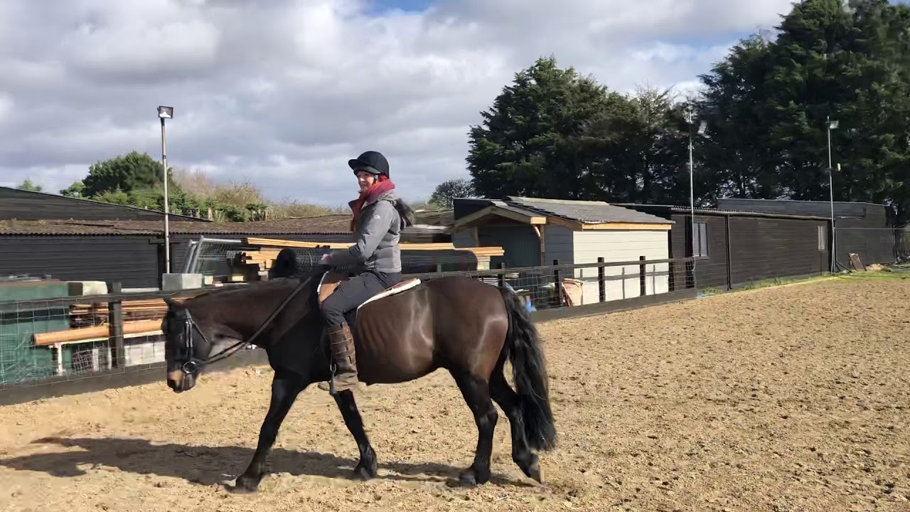 Jo Shaw trying Total Contact treeless saddle