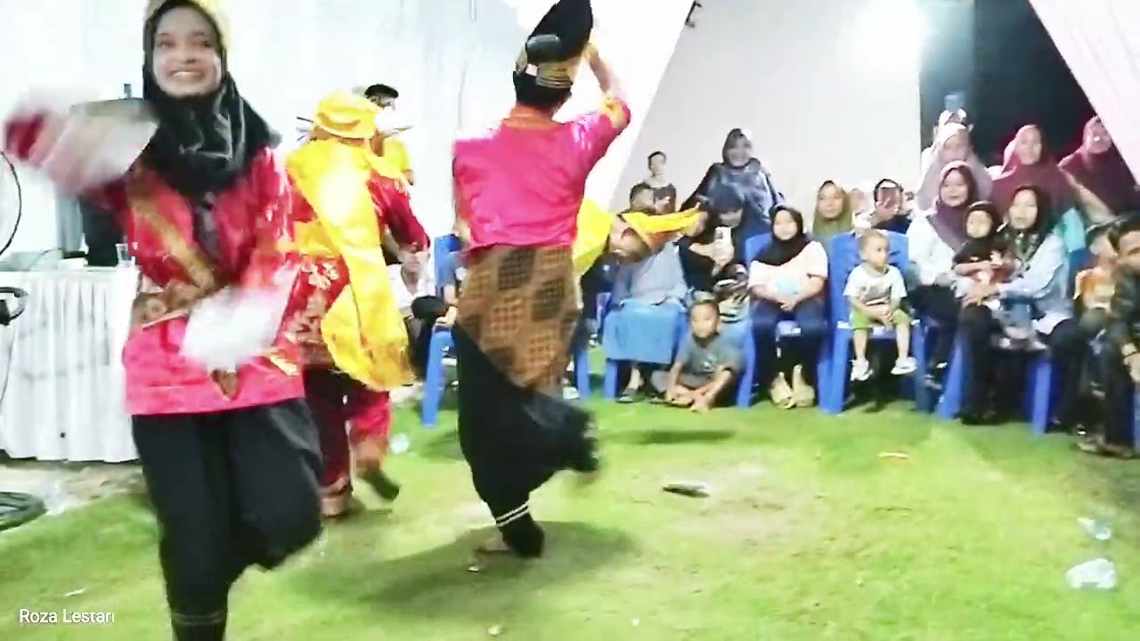 Tampilan Tari piring Randai Harapan Baru kulim Pekan baru di Panam