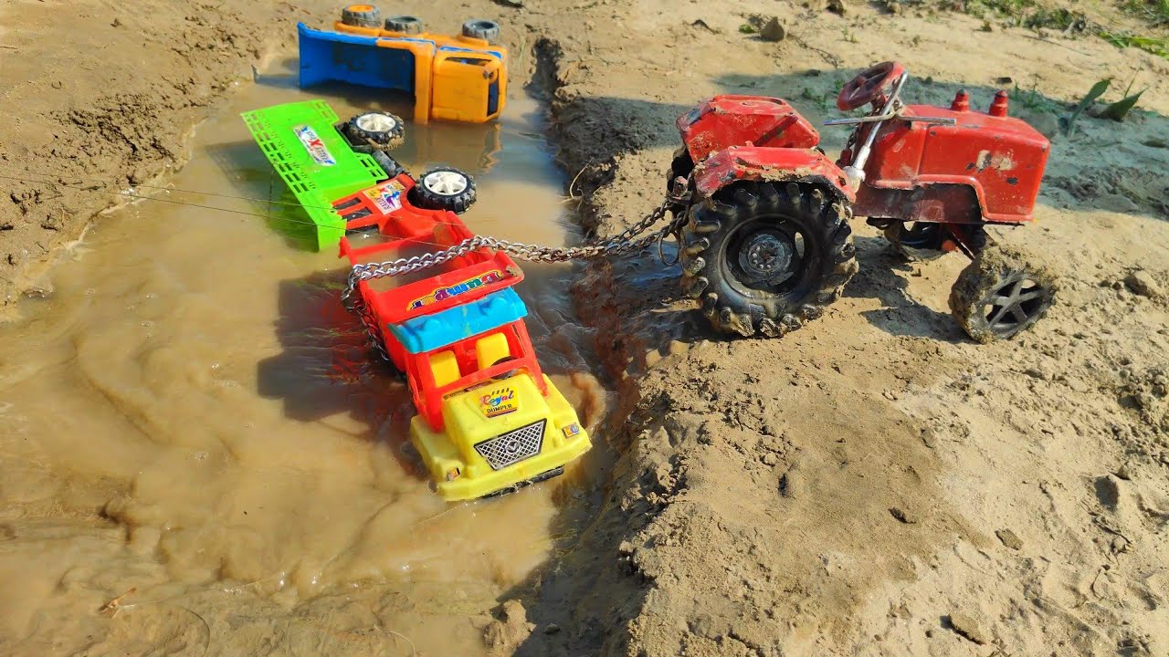 Swaraj Tractor Rescue Mission! Green Truck Stuck in Deep Mud 🚜 Gadi Wala Video