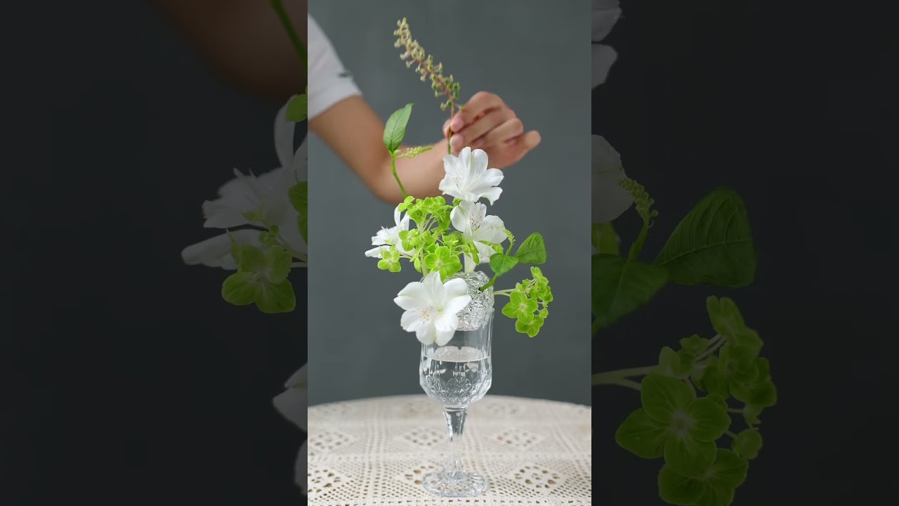 Simple cups make beautiful flower arrangements!#floraldesign  #flowerarrangement  #homedecoration