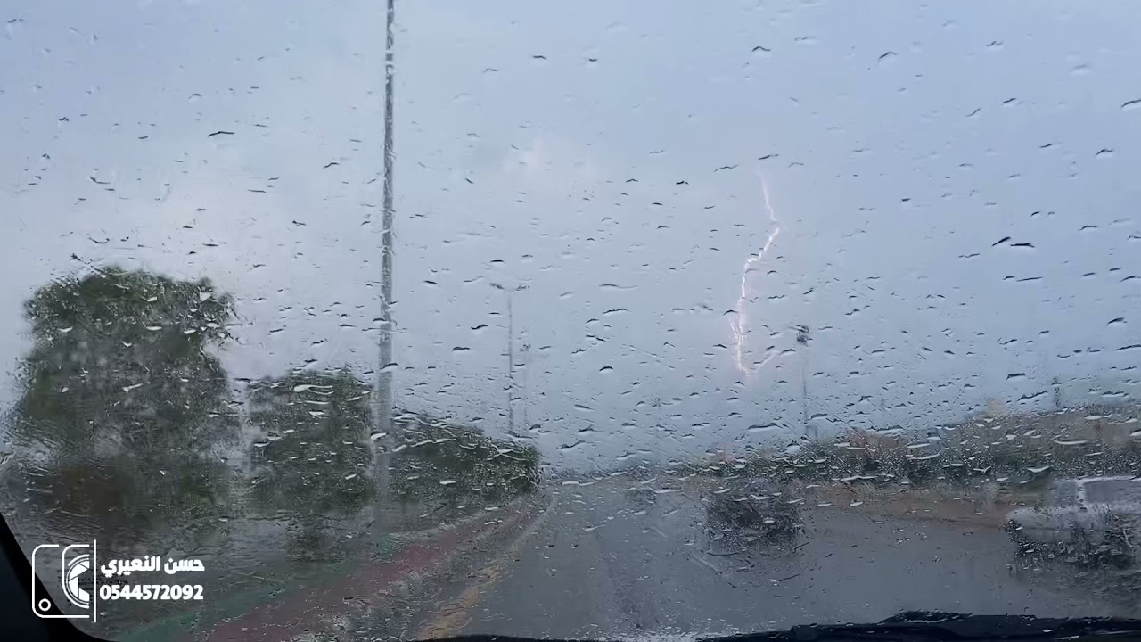من قلب محايل عسير الى رجال المع جبال يعانق قممها الضباب امطار رعدية 1442/11/14