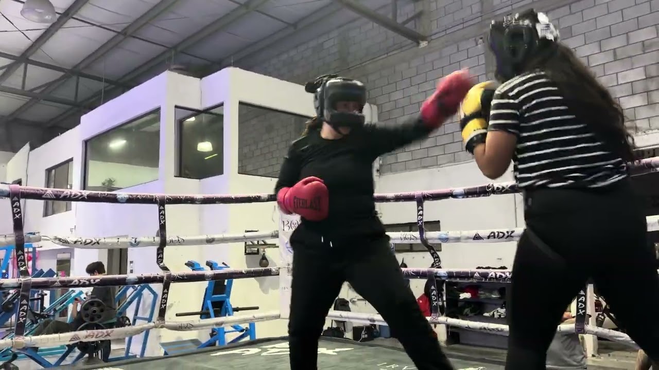 Renata pelea contra una gorda 30 kilos más que ella febrero 2026