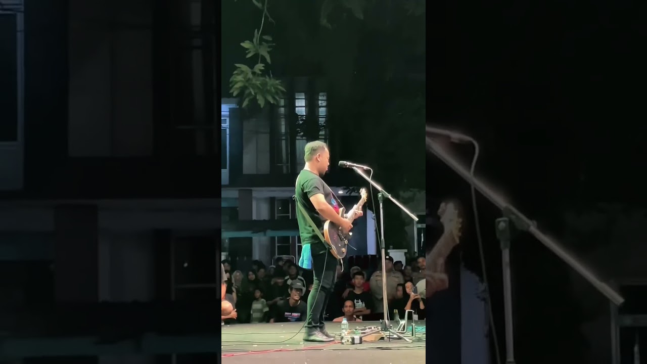 Short clip stage on year 2025 