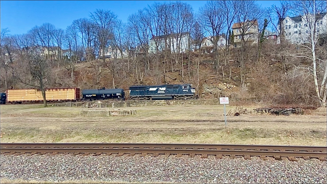 Clean SD60E Running Solo NS H65