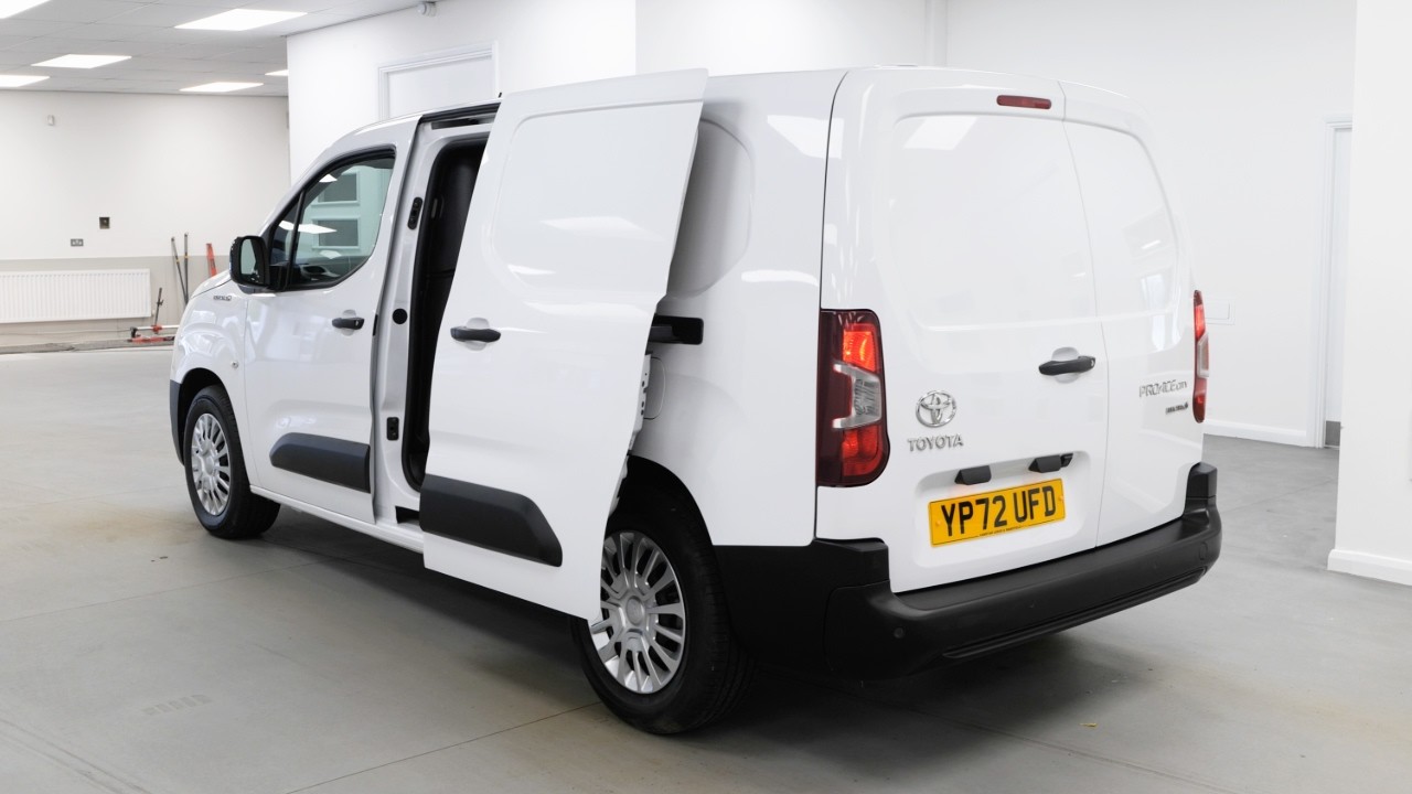 Toyota Proace City-E Icon Edition 0.0 50 KWH 100 KW 135 BHP L2  Automatic 6dr - YP72 UFD - VanStar