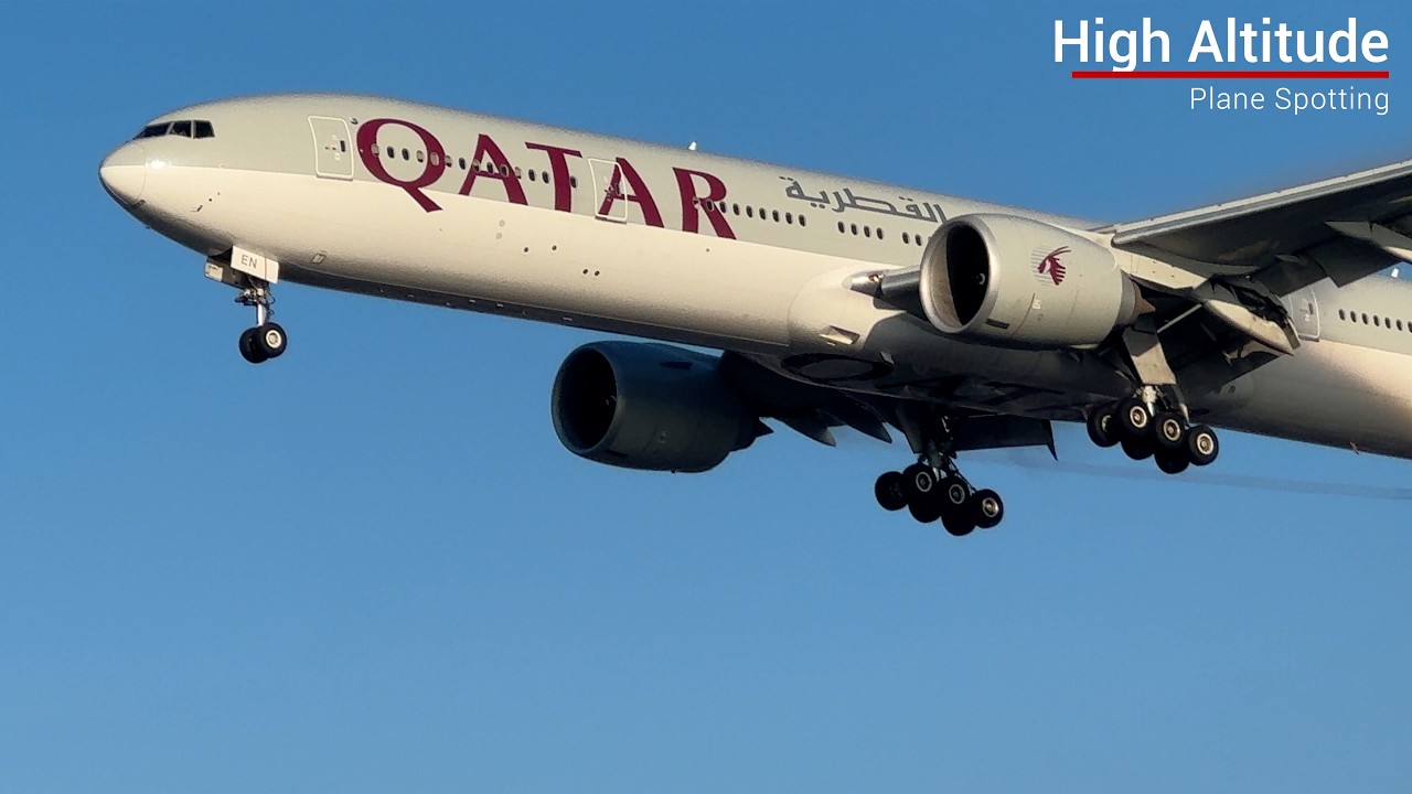 High Altitude Plane Spotting. Nikon P1000 4K mega zoom camaera.