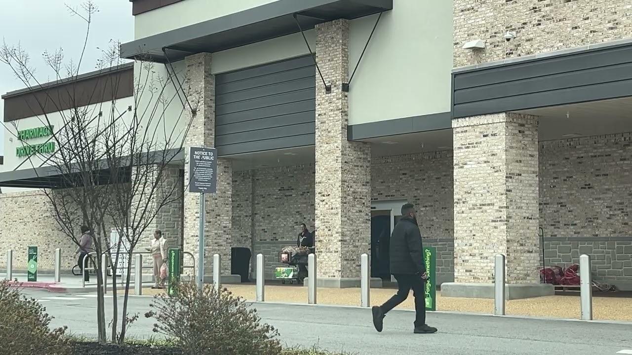 Grocery Store Entrance | People Watching at Publix