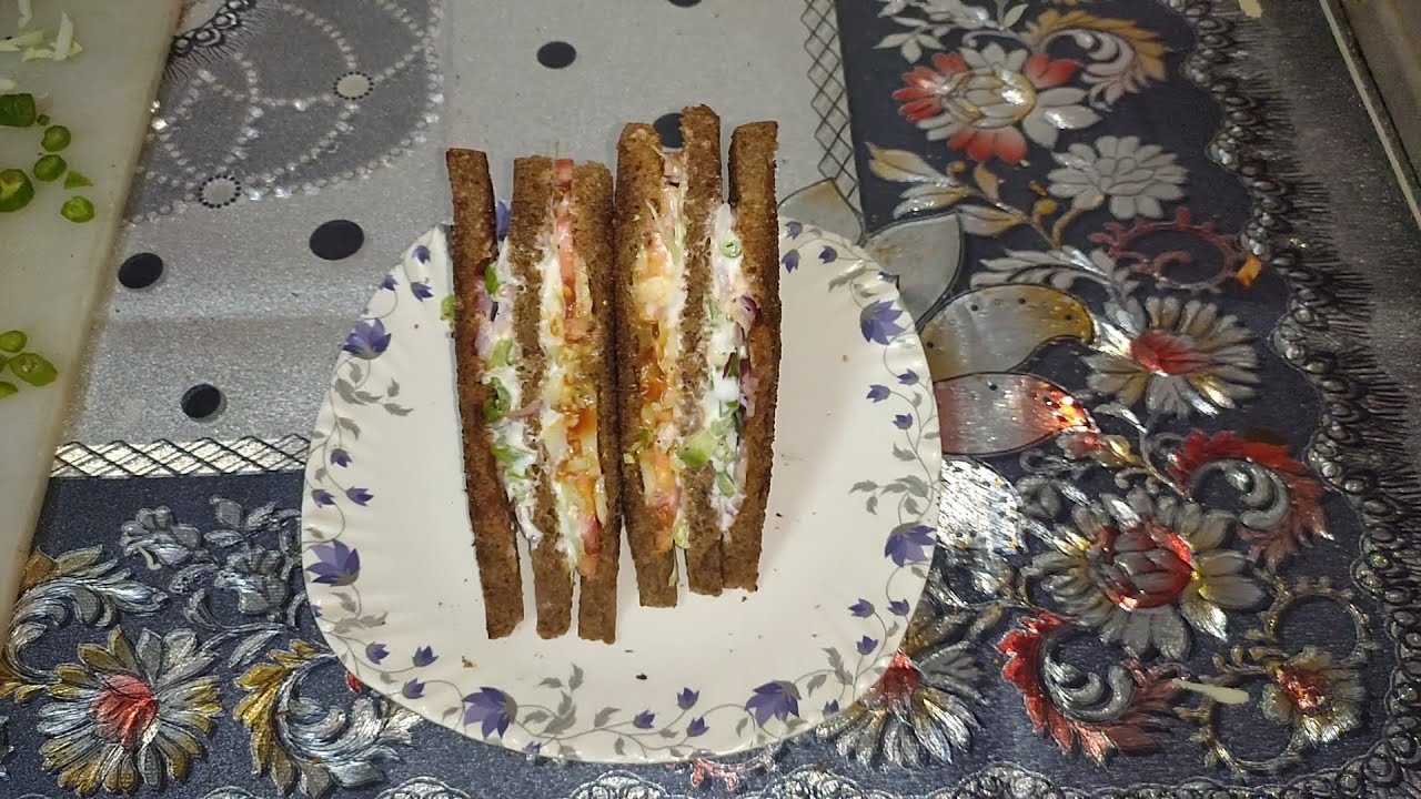 sandwich#streetfood #foodblogger #fastfood #vegetables #sandwich #peopleblogs