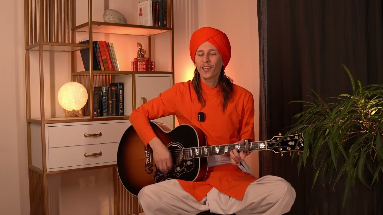 Baba Nam Kevalam. Kirtan performed by Dada Abhidhy&aacute;na in Novosibirsk