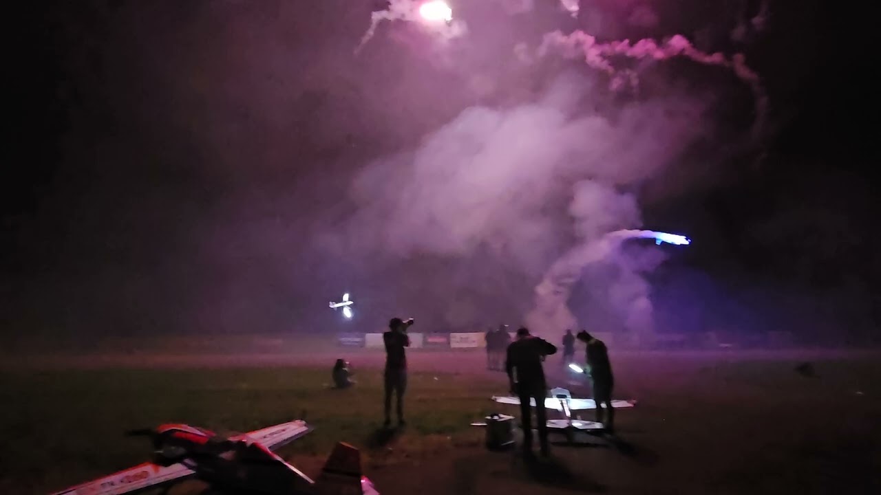 AIRMEET 2024 / night flight / 2x CARF Extras 330 LX 2,60 m / Pilots Alexander Raff &  Max Chrubasik