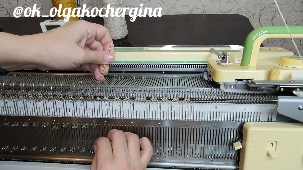 4. Клиньями. Убавки на правой части , ряды 1-8, 25-28. Шапка Диадемка.
