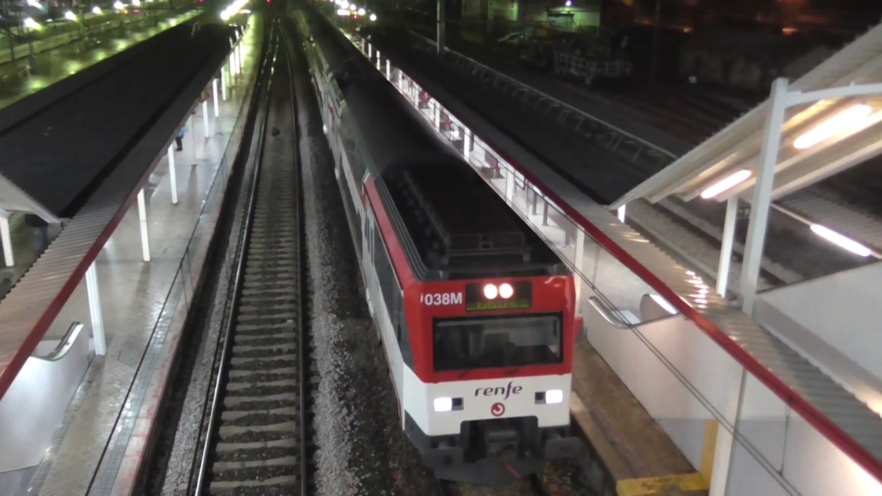 Renfe Cercanias - Unidad 450 Especial estacionada en Villalba
