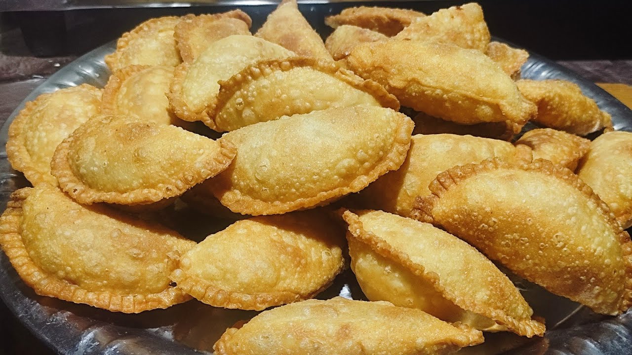 1 minutes me banaiye सौ से भी ज्यादा गुजिया सिर्फ तीन चीजों से एक दम खस्ता और टेस्टी 😋#gujiya 