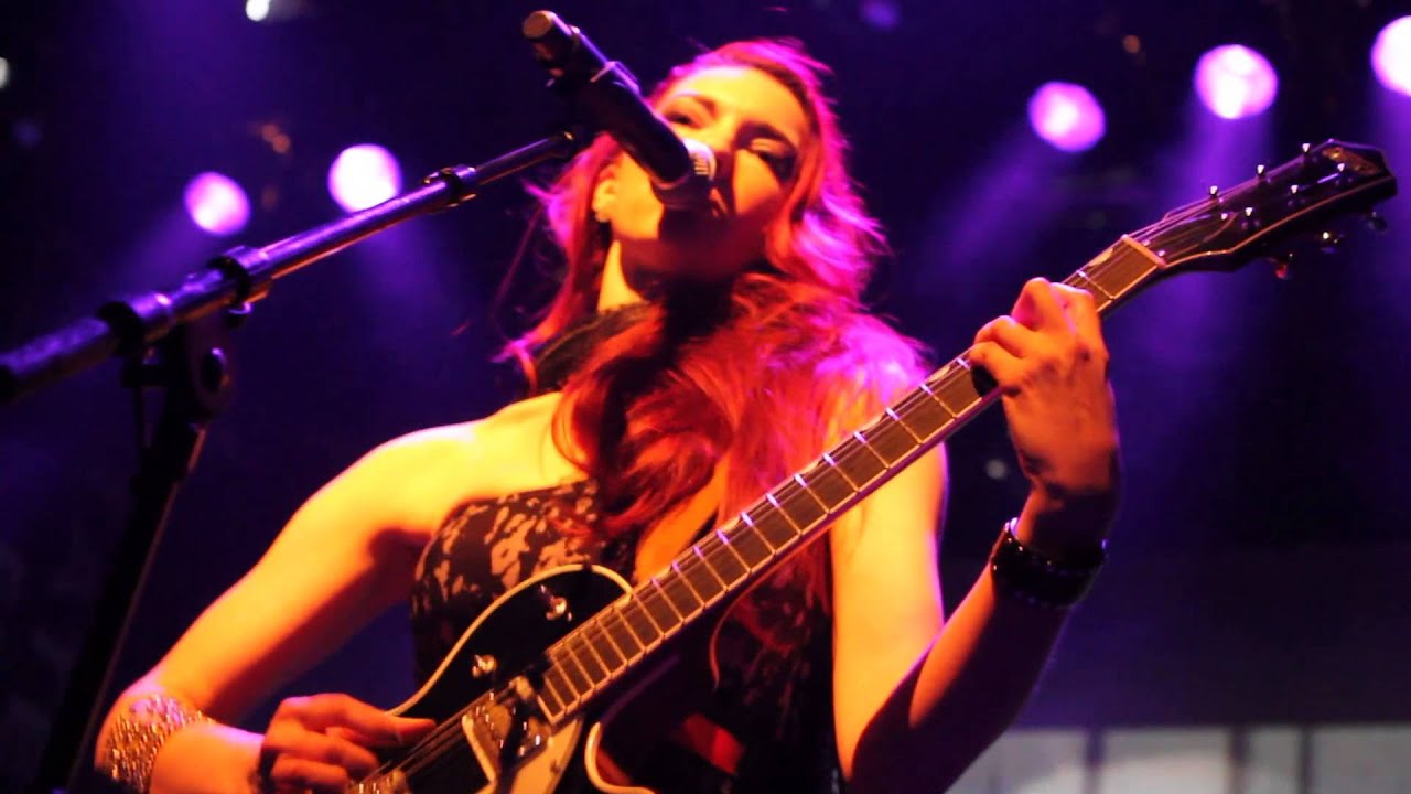 STATE-X TV: Chrysta Bell - Swing with me LIVE
