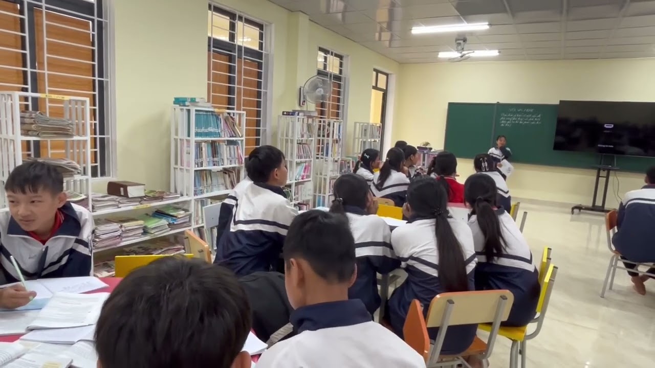 Lớp 7A - Tin học: Định dạng đối tượng trên trang chiếu.